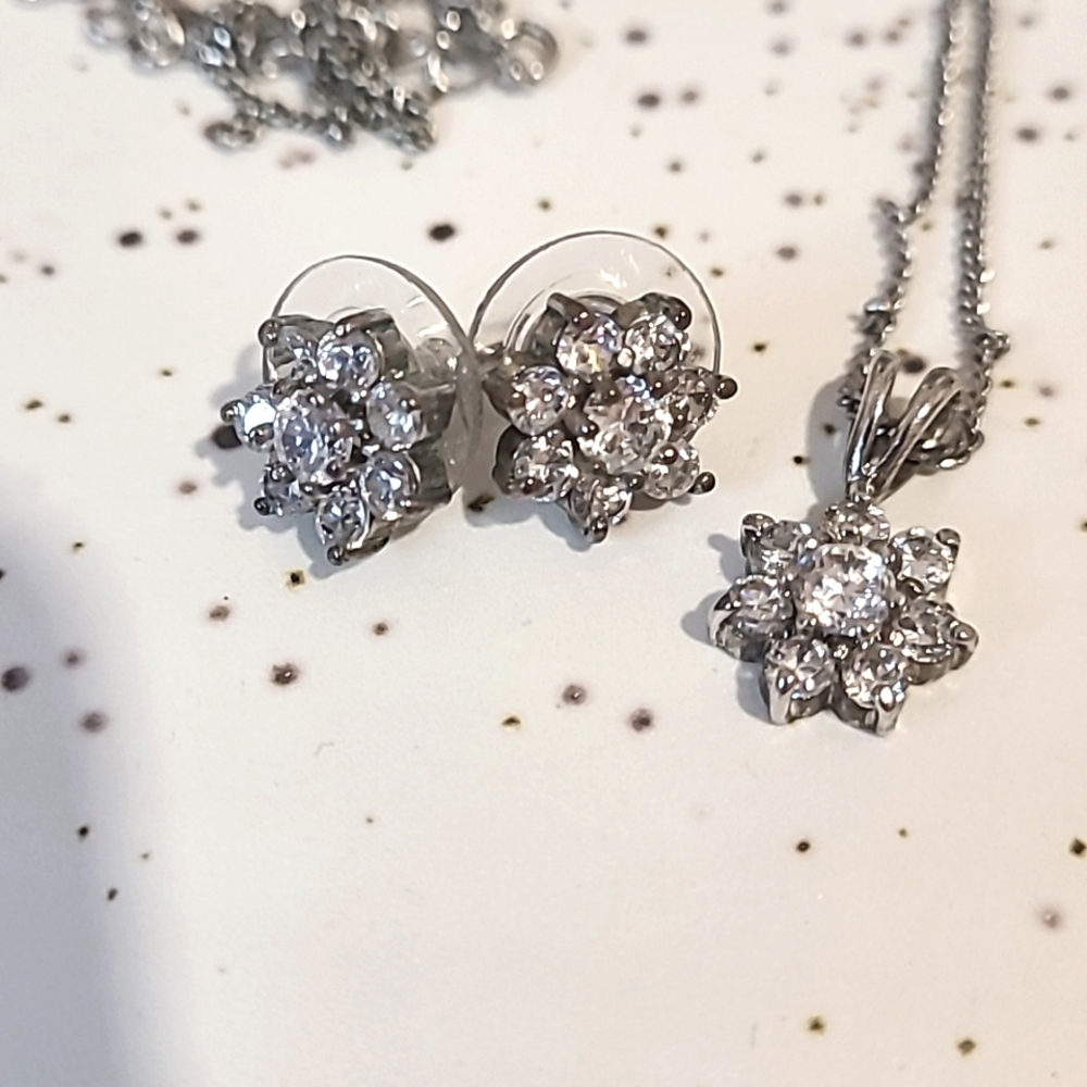 Floral Necklace Set